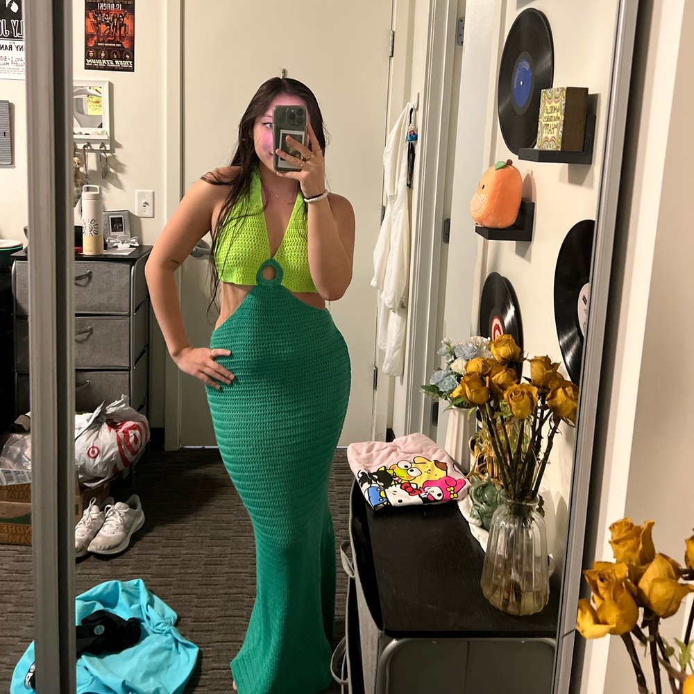 Green O-ring Knitted Cut out Dress - Picture 3 of 8